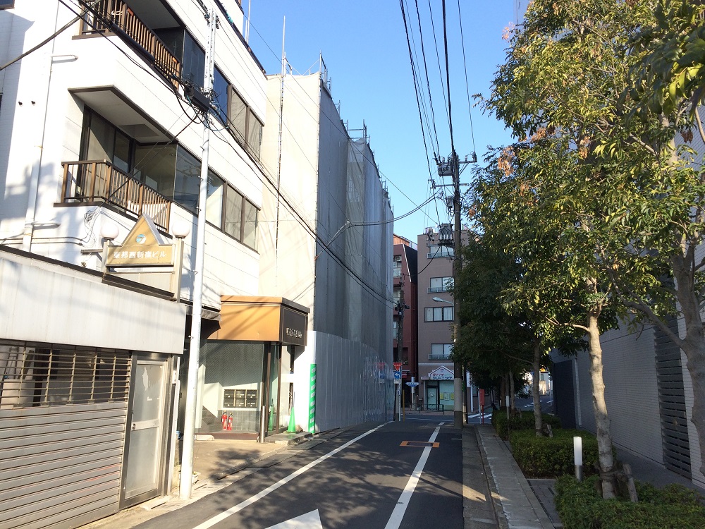 渋谷区本町4丁目計画はNTT都市開発×アイサワ工業のマンション_東側道路